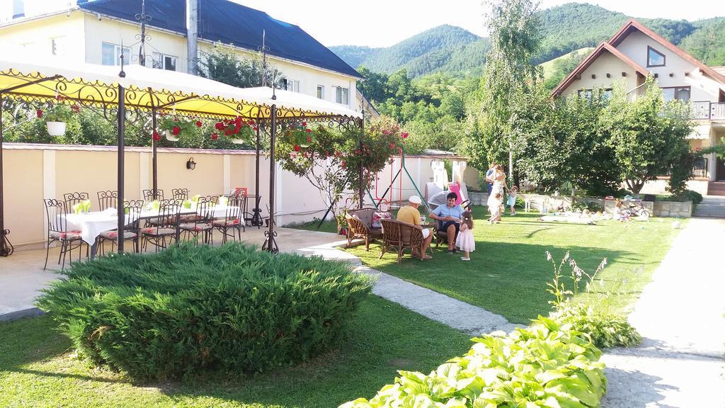Pensiunea Boema Piatra Neamţ Buitenkant foto